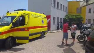 Ένταση στην Καλαμάτα - Μετανάστες αντιδρούν κατά τη μεταφορά τους στη Σάμο