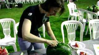 Γιορτή Καρπουζιού 2011 Σχεδιάζοντας σε  καρπούζι