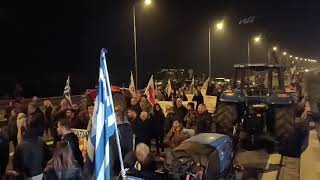 Καλαμάτα: Παραμένουν στο μπλόκο οι αγρότες
