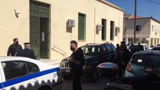 Κυπαρισσία: Στα δικαστήρια υπό αποδοκιμασίες ο 72χρονος για το έγκλημα