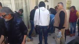 Αγρότες έχτισαν την είσοδο του Δασαρχείου Καλαμάτας