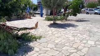 Καλαμάτα: Ζημιές από... καλοκαιρινό ανεμοστρόβιλο στην πλατεία Οθωνος