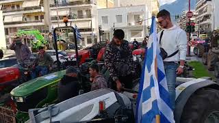 Αγρότες έξω από το Διοικητήριο της Π.Ε. Μεσσηνίας