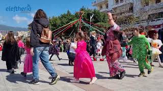 Παραδοσιακό γαϊτανάκι στην κεντρική πλατεία της Καλαμάτας