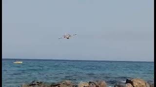 Πυροσβεστικά αεροπλάνα στα Βουνάρια για τη φωτιά στη Χρυσοκελλαριά