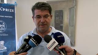 Καλαμάτα: Ξαπλώστρες και ομπρέλες μπροστά από το πάρκο του "Πανελληνίου"
