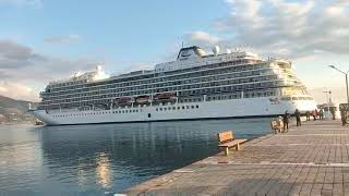 Το εντυπωσιακό κρουαζιερόπλοιο "Viking Star" αποπλέει από το λιμάνι της Καλαμάτας