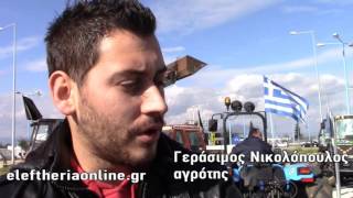 Μπλόκο αγροτών στον κόμβο του αεροδρομίου Καλαμάτας
