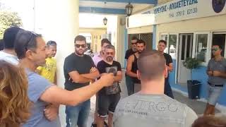 Κυπαρισσία: Διαμαρτυρία επαγγελματιών στο δημαρχείο Τριφυλίας