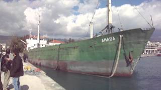 Απομάκρυνση του πλοίο Amada από το λιμάνι της Καλαμάτας