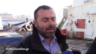 Απομάκρυνση κατασχεμένου πλοίου από το λιμάνι της Καλαμάτας