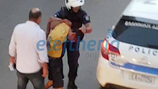 Βίντεο ντοκουμέντο στο ΜΟΔ Κυπαρισσίας: Τραυματισμένος αστυνομικός συνέλαβε τον κακοποιό