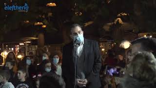 Χριστούγεννα στην Καλαμάτα: Φωταγωγήθηκε το χριστουγεννιάτικο δέντρο στην κεντρική πλατεία