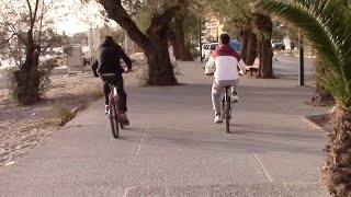 Βόλτα στην Παραλία της Καλαμάτας παρά τον δυνατό αέρα
