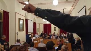 Δ.Σ. Καλαμάτας: Φραστική σύγκρουση επισκίασε τον διάλογο για την ασφάλεια των σχολείων