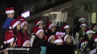 Φωταγωγήθηκε το χριστουγεννιάτικο δένδρο στην Καλαμάτα