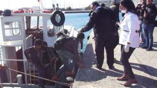 85 μετανάστες στο λιμάνι της Καλαμάτας (1)