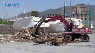 Καταστροφή κατασχεμένων σκαφών για την απομάκρυνσή τους από το λιμάνι της Καλαμάτας
