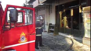 Μεγάλη πυρκαγιά σε πρατήριο τυροκομικών ειδών στην Καλαμάτα