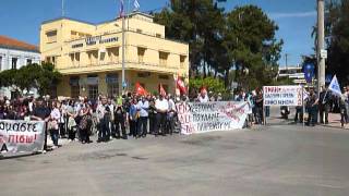 Κατάθεση στεφάνου στο μνημείο των λιμενεργατών στην Καλαμάτα (Πρωτομαγιά 2015)