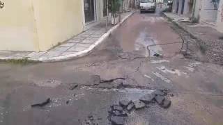 Καλαμάτα: Ο σπασμένος αγωγός "πέταξε" το δρομο